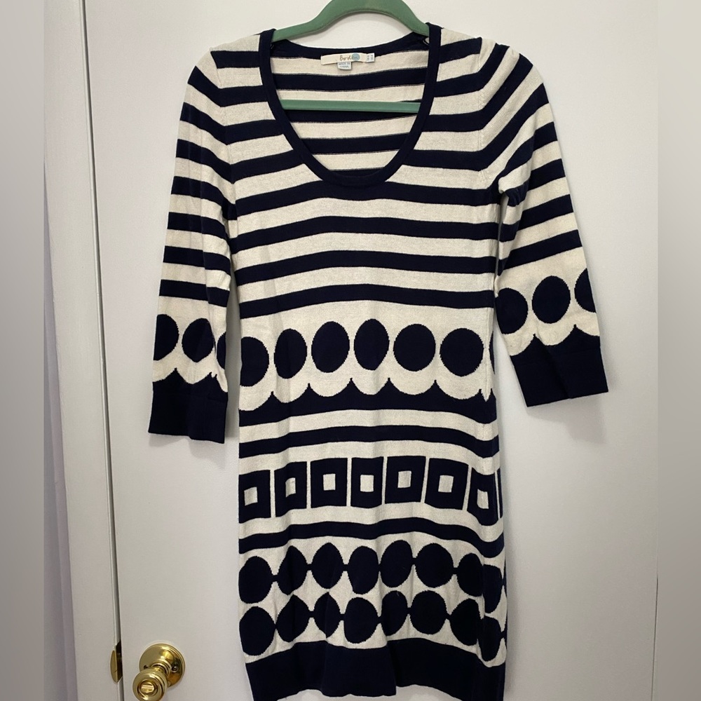 Boden knit tunic top with geometric pattern.